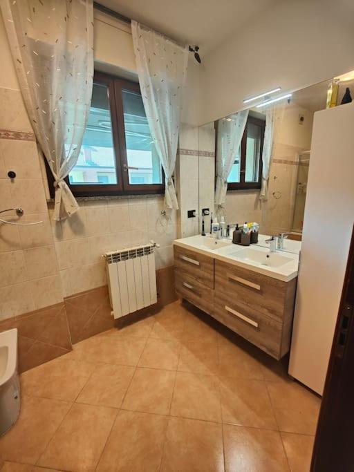 "Come A Casa" - Appartamento Gigi - Self Check In - Ospedale Humanitas - Forum Assago - Tram15 Роццано Екстер'єр фото